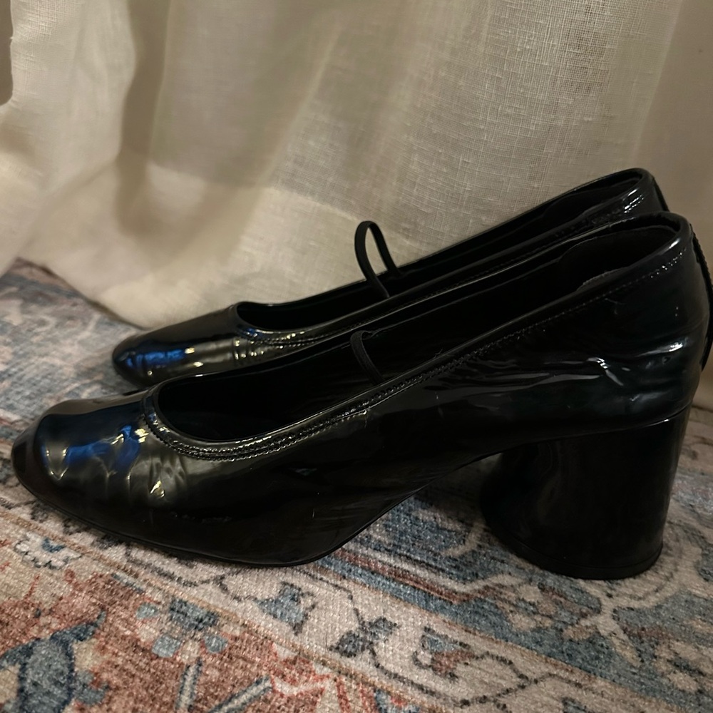 Khaite Lorimer Pump in Black Patent Leather - Picture 4 of 7
